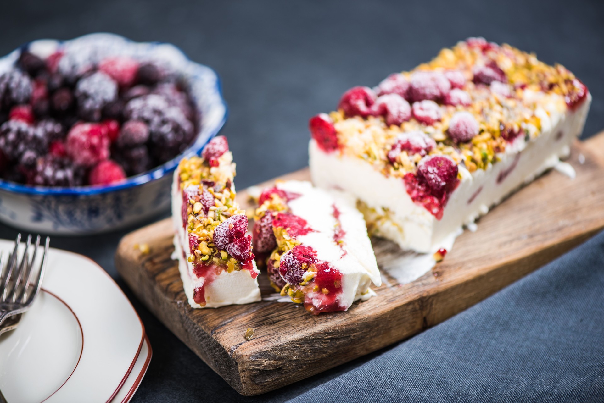 Sommer süße Leckerei, Semifreddo mit Waldfrüchten